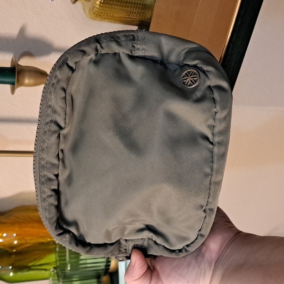 Nwot Gaiam Army Green Asthetic Nylon Crossbody Waist Belt Travel Bag - Picture 1 of 8
